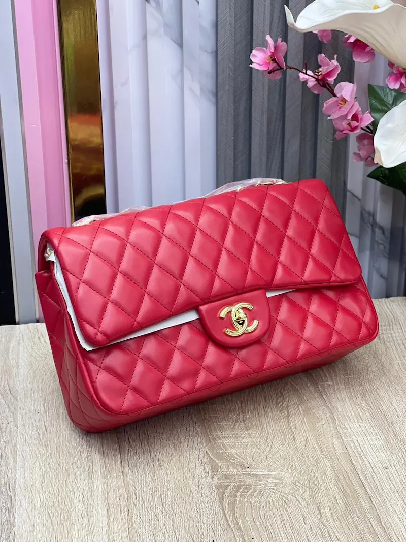 Quilted Luxe Chain Shoulder Chanel Bag